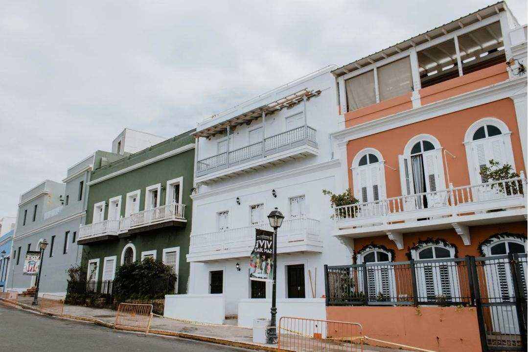 Τοποθέτηση πάνελ σε γραφείο